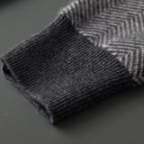 Komplektā no visaugstākās kvalitātes merino vilnas ar rakstu